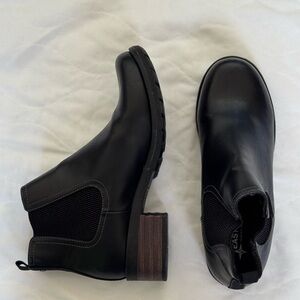 Eastland Jasmine Chelsea Boots Women’s 9.5M Black Leather